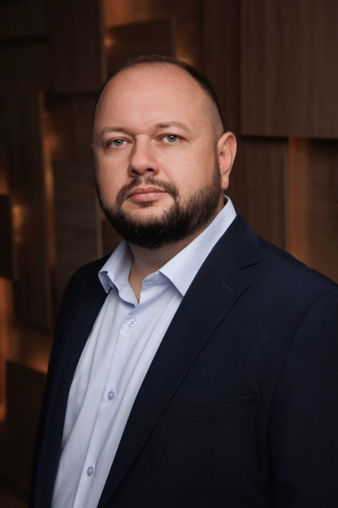 Роман Адаменко
